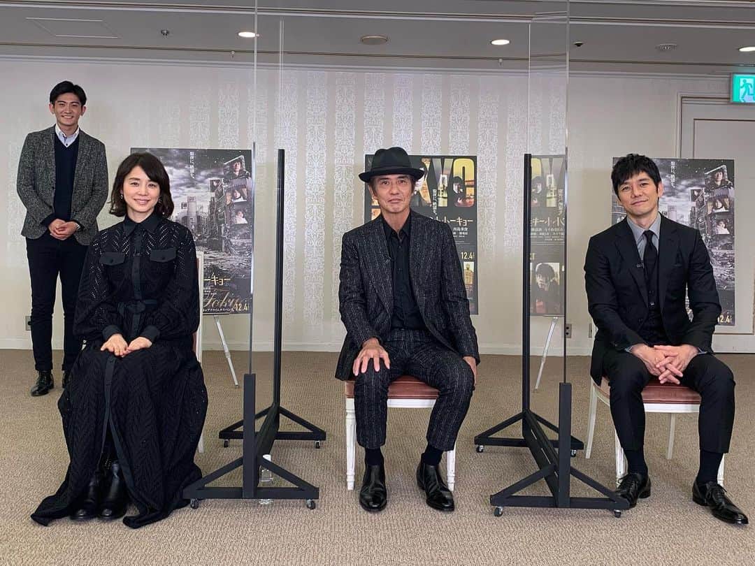 伊豆蔵将太のインスタグラム：「. ブログでもお伝えしましたが… 明日の#ドデスカ！ではインタビューを放送予定！ . 12月4日(金)公開の映画、「サイレント・トーキョー」 主演の#佐藤浩市 さん、そして#石田ゆり子 さん、#西島秀俊 さんにお話を伺ってきました！ . これまで映画を見て来た中で、「いつかお会いしてみたい！」と思っていた憧れのお三方です。 緊張しましたが、夢のような時間でした。 . 石田ゆり子さんの撮影現場でのホッコリエピソードや、 撮影以外で3人で過ごした、ドキドキの時間についても！ . 明日のドデスカ！エンタメコーナー是非ご覧ください！ . #映画 #サイレントトーキョー  #メーテレ #アナウンサー  #伊豆蔵将太」