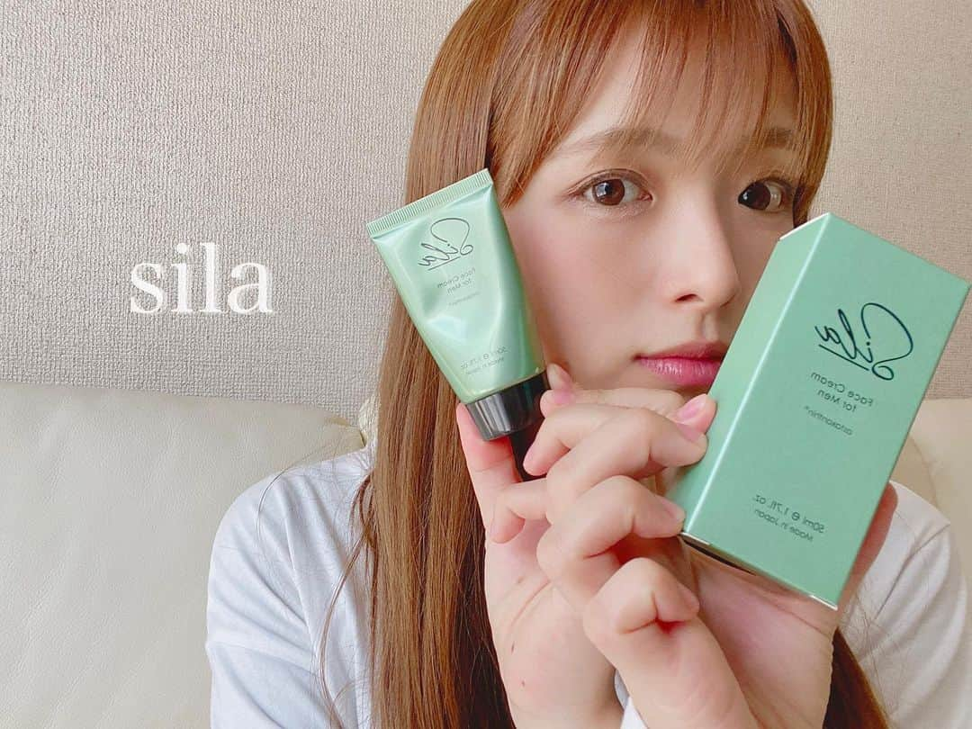 青木理奈さんのインスタグラム写真 - (青木理奈Instagram)「✨sila✨﻿ Face Cream for Men👔﻿ ﻿ クリスマスプレゼントや男性へのプレゼントにぴったりのシラのメンズライン👑﻿ おすすめです🎩﻿ ﻿ なにより佐賀県産のアスタキサンチンを使用しているので安心して使えるのが嬉しい❣️﻿ ﻿ 詳しくはタグからアルビータさんへどうぞー💓﻿  #アルビータ #アスタキサンチン #佐賀 #サプリメント　#美容 #sila #シラ #知らんぎ損すっよ #pr ﻿」11月29日 12時54分 - rin.427