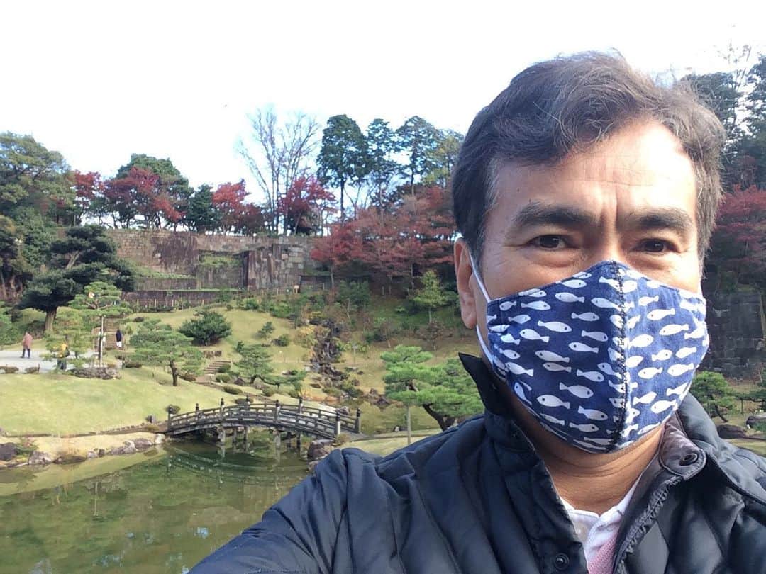 石原良純のインスタグラム：「僕の好きな金沢城、玉泉院丸庭園。真ん中の赤い石垣に7メートルの滝が流れていたそうだ。」