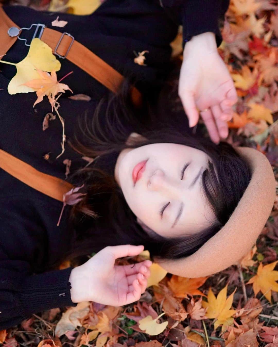 めいさんのインスタグラム写真 - (めいInstagram)「-- あなたを見るとドキドキしちゃう 責任を取ってね♥️ - - - - 📸photo: @shirapyonphoto  #被写体モデル#fall#autumn#人像寫真#portrait#사진#被写体#写真#portraitfestival#カメラ#ポートレート #portraitmood#beauty#japan#photo_jpn#photography#섹시#photo#人像攝影#フォロー#撮影#model#カメラ女子#模特#秋#follow#portraitsedition#紅葉#shooting  看見你就心動了，請負責♥️」11月29日 13時06分 - meitienlin1125