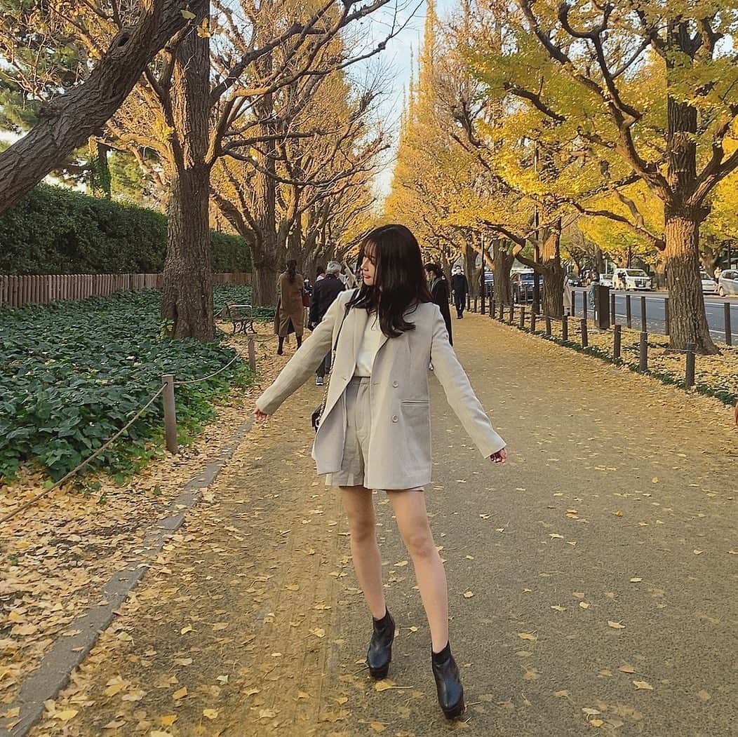 浦田直佳のインスタグラム：「. 痩せた痩せたわーい🙌  9月から-5キロ 人間が変わったレベルの変化 ダイエットってすごい🤔 . #外苑前いちょう並木 #銀杏並木  #青山一丁目 #外苑前 #表参道  #表参道ランチ #外苑前ランチ #セットアップ #セットアップコーデ #韓国ファッション  #スナップ #ottd  #ダイエット #diet #看護師 #美容看護師 #美容オタク #nurse #ミスコン #美容好きな人と繋がりたい  #カフェ好きな人と繋がりたい」