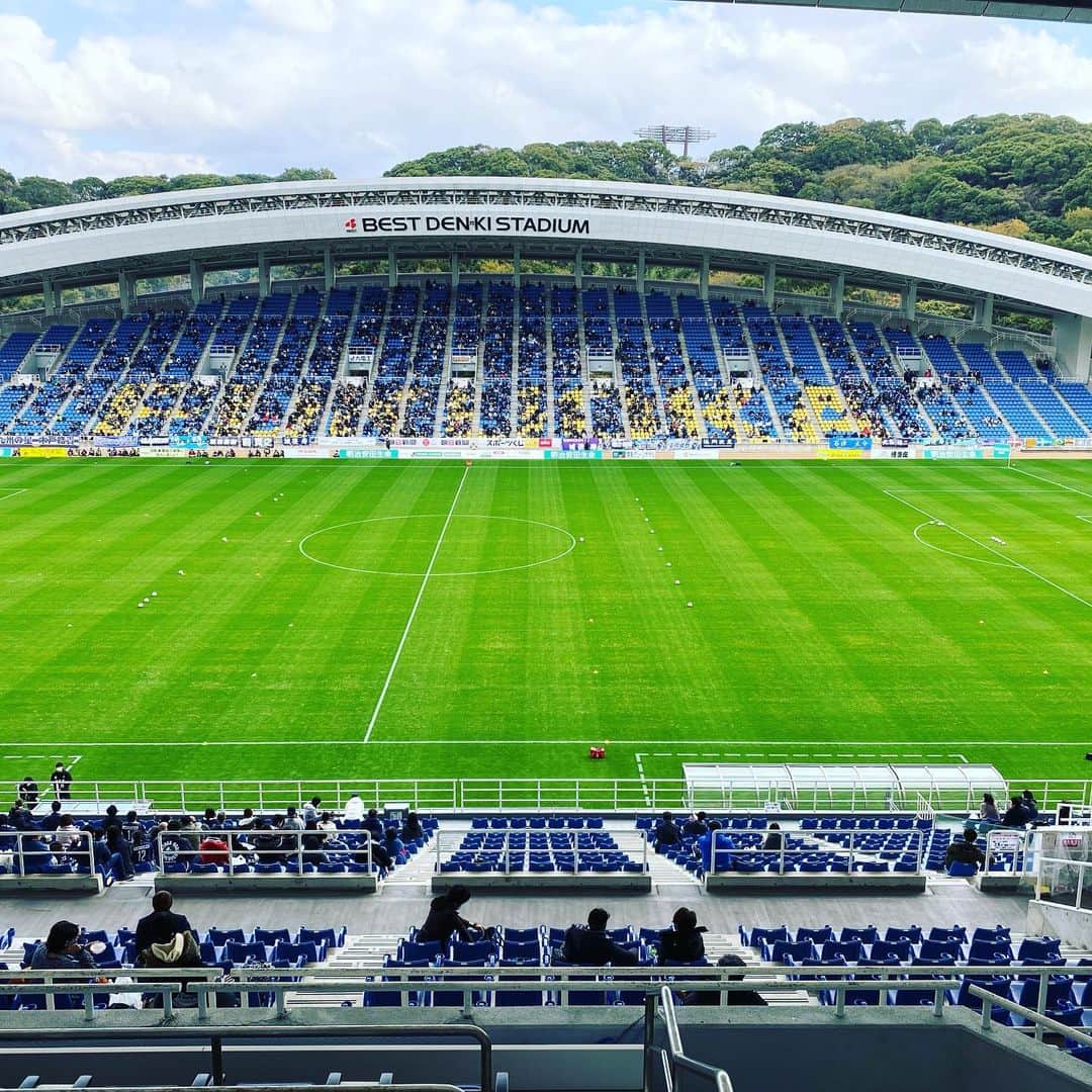 元木寛人のインスタグラム：「DAZN実況  J2リーグ第37節 アビスパ福岡　対　大宮アルディージャ  J 1昇格争いも大きく左右する 重要な一戦。  このあと14:03キックオフ  解説は 2005年アビスパ福岡を昇格に導いた10番 山形恭平さんです！  ぜひDAZNもご覧ください⚽️」