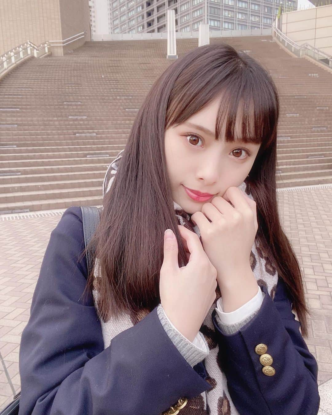 梅山恋和さんのインスタグラム写真 - (梅山恋和Instagram)「＾＾  制服デートする？❤️  #jk #制服#デート #レオパード #マフラー #おもち映え」11月29日 13時31分 - cocona_umeyama