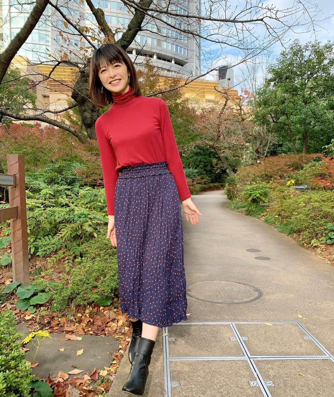 太田景子さんのインスタグラム写真 - (太田景子Instagram)「今朝もサンデーLIVEをご覧いただきありがとうございました😊❤️  すっかり6時台は暗くなりました〜🙂 師走に向けて寒さも増してきましたね❄️  ゴーちゃんはマフラーを巻いて中継を一緒にがんばってくれました🧣🥰❤️」11月29日 13時38分 - keiko_ota1121