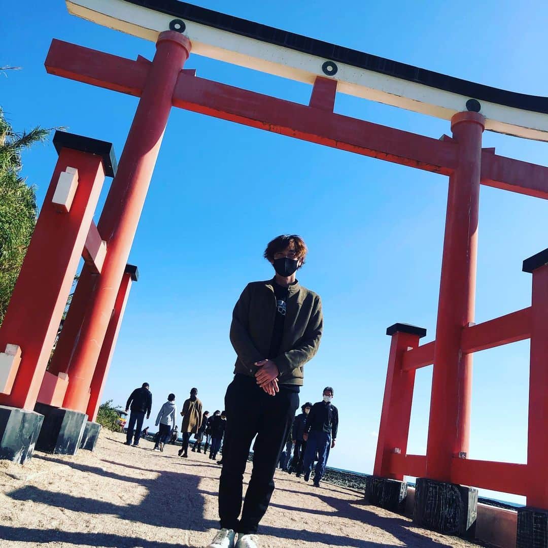 モリナオフミ（フラチナリズム）さんのインスタグラム写真 - (モリナオフミ（フラチナリズム）Instagram)「ご婦人みたいに 青島神社  宮崎ありがとー！」11月29日 13時46分 - morinaofumi