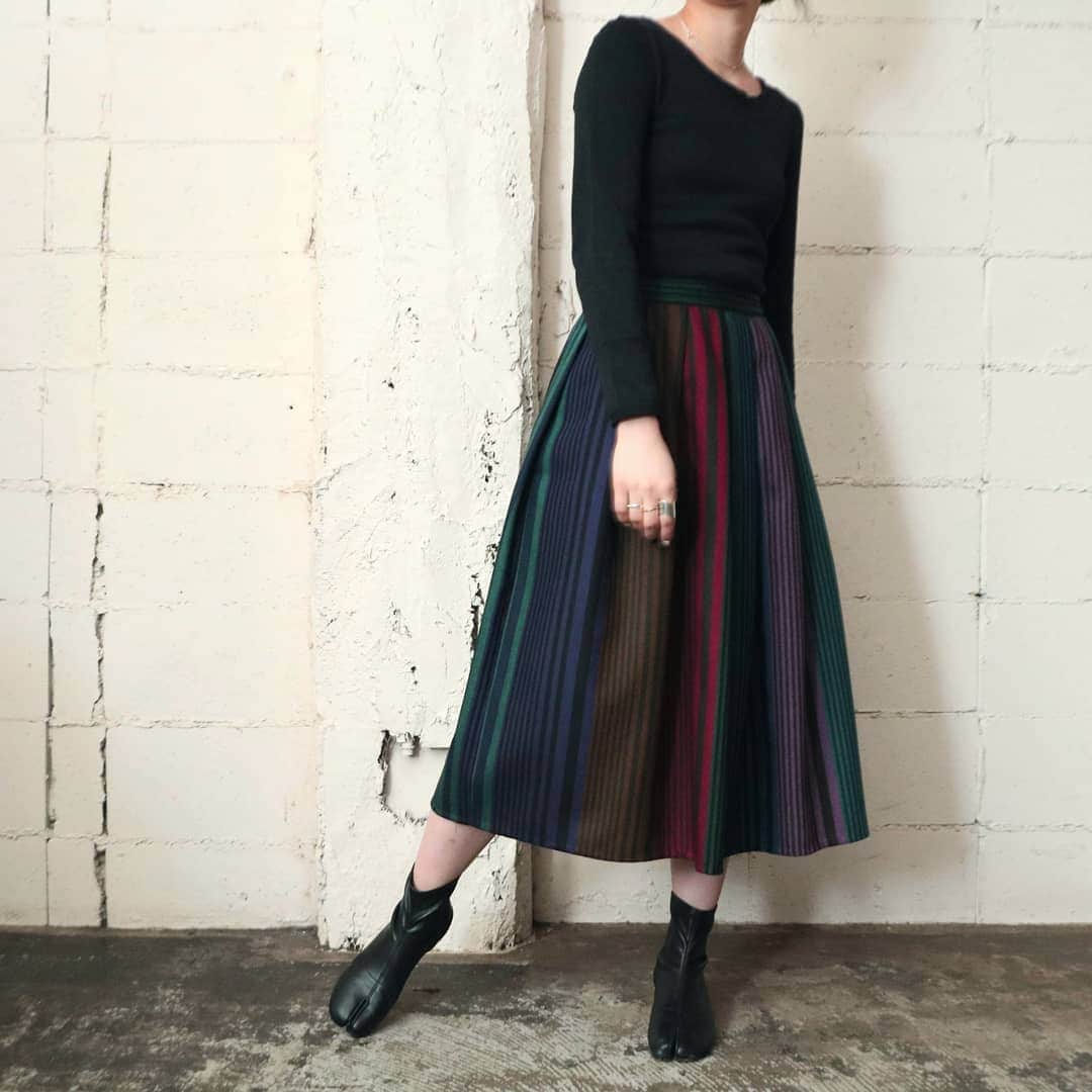 吉祥寺 古着屋 Orfeoのインスタグラム：「Multi color Stripe Skirt  #orfeo #kichijoji #tokyo #vintage #used #fashion #coordinate #outfit . . . スタッフ募集についてはこちら→https://www.instagram.com/p/CHcEl3Tl1Sk/?igshid=1j1r0z0xinhmp .  お問い合わせはインスタグラムのプロフィール掲載のメールアドレスにお願いいたします。コメント、DMでのお問い合わせは受け付けておりませんのでご了承ください。 ONLINE SHOPの商品も店頭にてご購入頂けます。気になる商品がございましたらスタッフにお声掛けください。  新型コロナウィルス感染拡大防止策を徹底した上で営業をしております。マスクの着用、入店時にアルコールでの消毒をお願いいたします。」