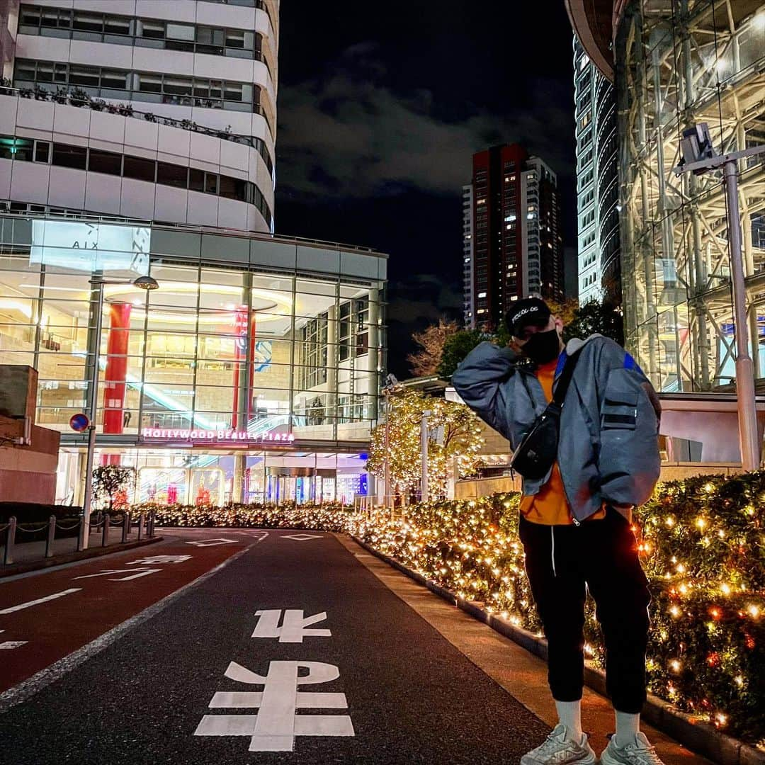 ジウクさんのインスタグラム写真 - (ジウクInstagram)「일본은 벌써 크리스마스 느낌이구나🎄 #roppongi #六本木」11月29日 14時01分 - realxxzxuk