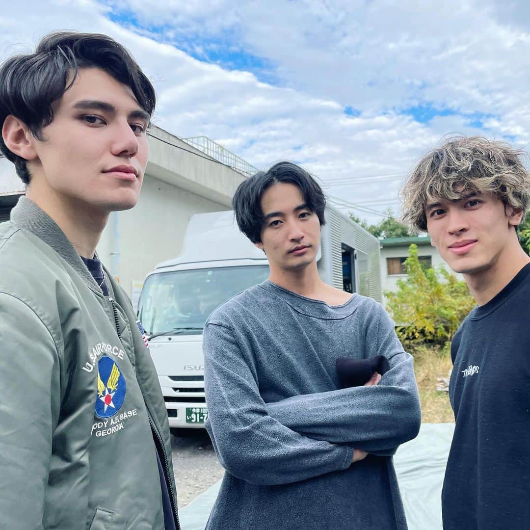 才川コージのインスタグラム：「【仮面ライダーセイバー】 第12章ありがとうございました！  来週もみてください！ 幹部3人でパシャリ📸 #仮面ライダーセイバー　#kamenridersaber」