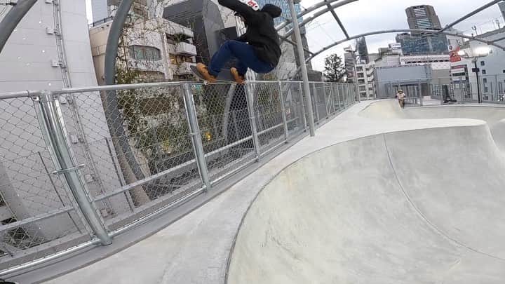 笹岡建介のインスタグラム：「宮下  @mktaxi.jp @dcshoes_japan @dorcus_tbs @bern_japan @stance_japan @skullcandyjapan @independenttrucks @rictawheels @minirampsteez @goprojp  #mktaxi#dcshoesjapan #dcshoes #skullcandyjapan #bells #independenttrucks #triforce_k #hi_5 #dorcus_tbs #6556skateboarding #divisio#fivecrossskatepark #showgekiskateboards #13mind#bern#bernjapan#make___#skate#skateboard #instagood #宮下パーク #渋谷 #tokyo #japan #instagram #fff #goproのある生活 #gopro #宮下公園」