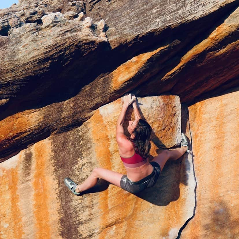 ジュリアン・ワームさんのインスタグラム写真 - (ジュリアン・ワームInstagram)「pre-covid climbing fun + tan (or sunburn). feels like one million years ago.    .  *if anyone in Berlin has access to a private climbing wall or solarium please lmk 😘 .  Pic: @flowingbody」11月29日 19時45分 - julewurm