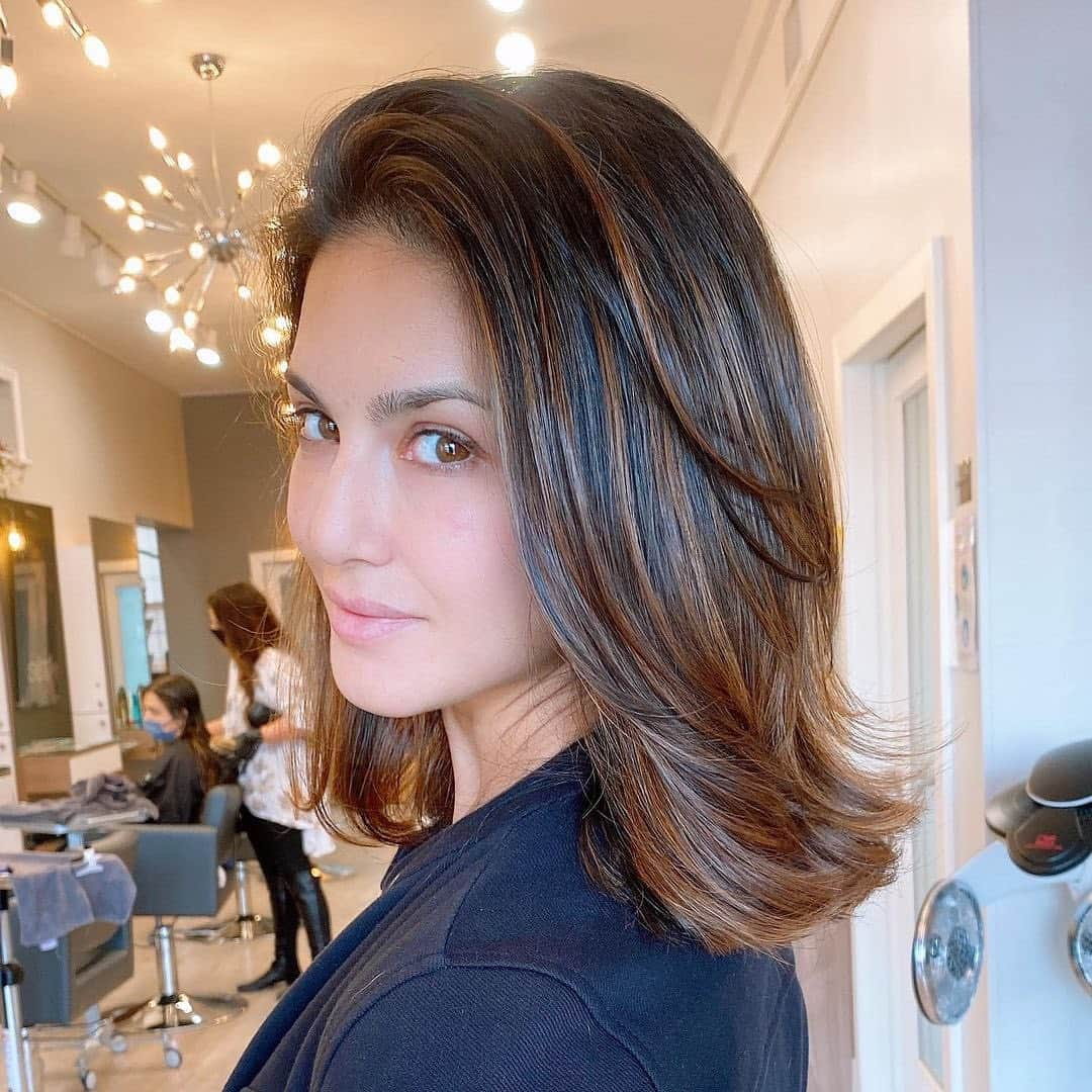 サニー・レオーネさんのインスタグラム写真 - (サニー・レオーネInstagram)「Missing my beauteous girl @nuria.contreras   Before and after or here is “after then before” :) love my cut and colour! Thanks girl!」11月29日 14時22分 - sunnyleone