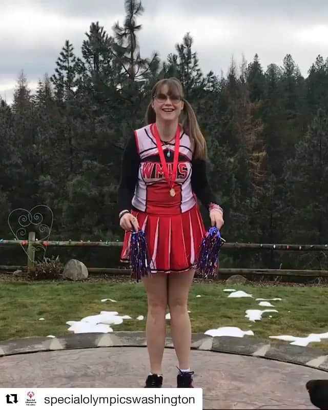 クリス・プラットのインスタグラム：「Thank you so much for my amazing video! I am encouraged!! It’s such an honor to be representing @specialolympicswashington in this year’s @agboleague fantasy football competition. I face @chrisevans this week. He is off to a great start with a very tough team. And he is Captain America (my favorite Marvel character!) so it will take an incredible effort from my team including big games from @seahawks stars @dangerusswilson and @tdlockett12 to get the win. Wish me luck! I will keep the @specialolympics motto in my heart as we play! “Let me win, but if I cannot win, let me be brave in the attempt!” God bless all of our Special Athletes. #GoHawks!! #12s」