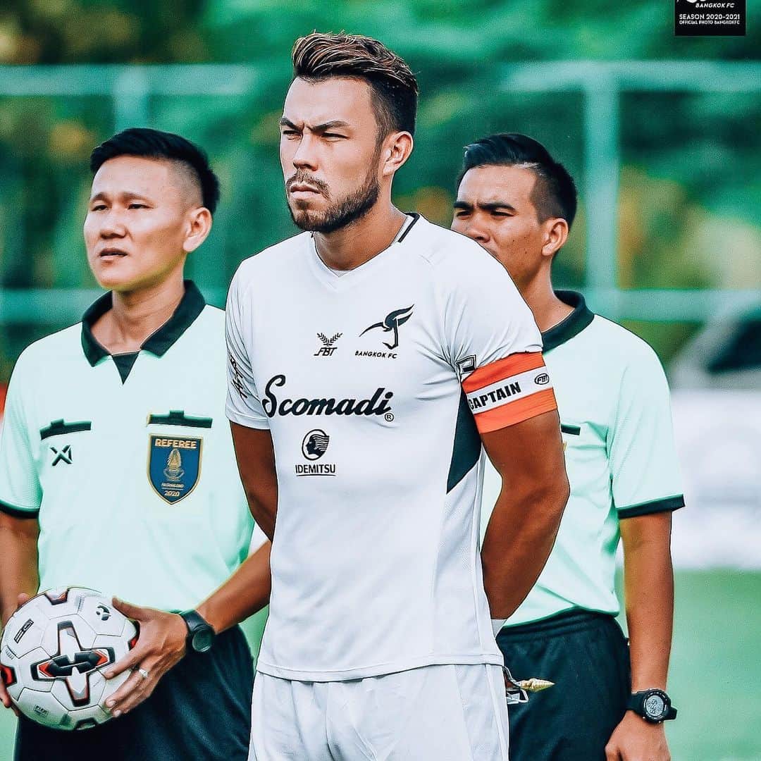 ヴィンセント・ケインのインスタグラム：「Ive had some good times over the years in Thailand. One last game, leggo! 💪😎❤️ #kv11 #lastgame #gogetit #3points #bangkokfc #songkhlaunited #buriramunited #portfc #airforceunited #kasetsartfc #customsutd #thaileague #thailand #football #thankyou」
