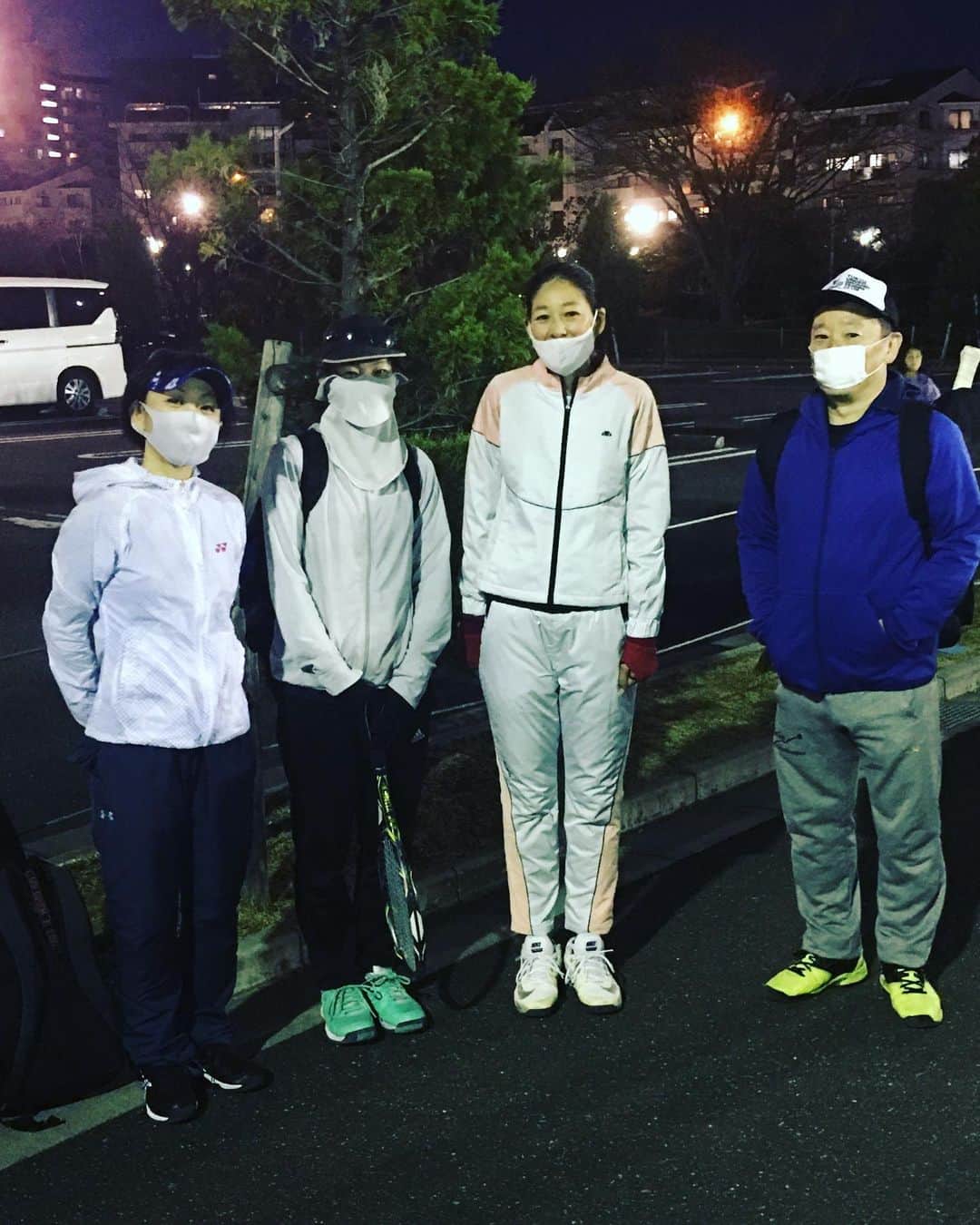 岡本聖子さんのインスタグラム写真 - (岡本聖子Instagram)「月一回の練習会。 楽しい時間をありがとうございました😊  風強めだったけど、晴れてよかったー☀️  待っててくれたパパ、子供達ありがとー。 上手に遊べるようになって、成長成長👏  #ellessejapan #headjapan #seikostennissalon #ファスティング」11月29日 14時47分 - seiko_okamoto_official