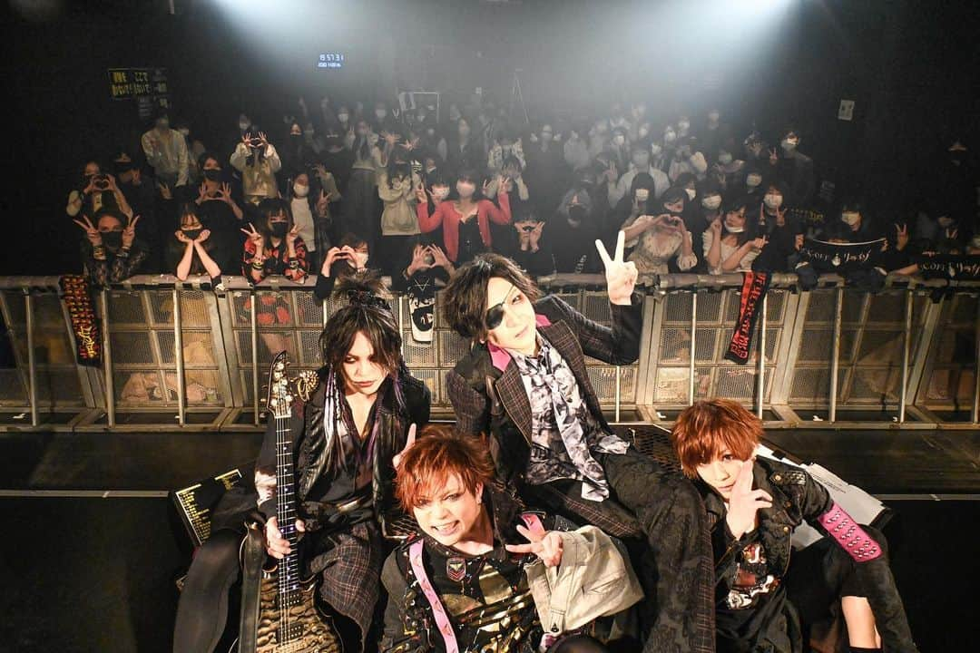 冬摩のインスタグラム：「2020.11.22... リライゾ 六周年単独公演ツアー tour Final IKEBUKURO EDGE 〜LIRAIZO〜」