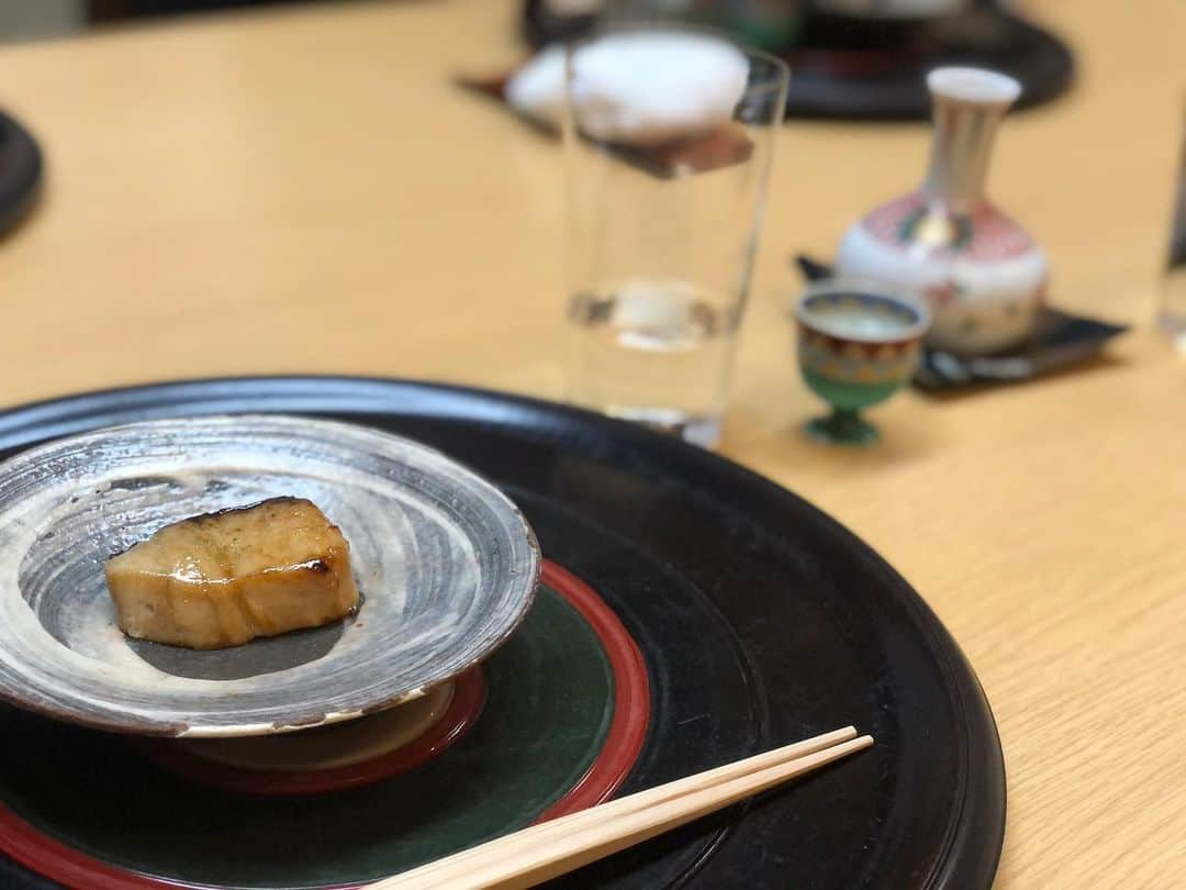 本間紗理奈さんのインスタグラム写真 - (本間紗理奈Instagram)「親族揃っての夜ご飯🍽 弥彦のお隣、岩室の 秀石菴さんへ🍻🍱 ミシュラン一つ星の名店⭐️ 何から何まで全部美味しい😭 日本酒もすすむ🍶w  #秀石菴 #岩室 #懐石料理」11月29日 15時07分 - sarinaaaaa_h