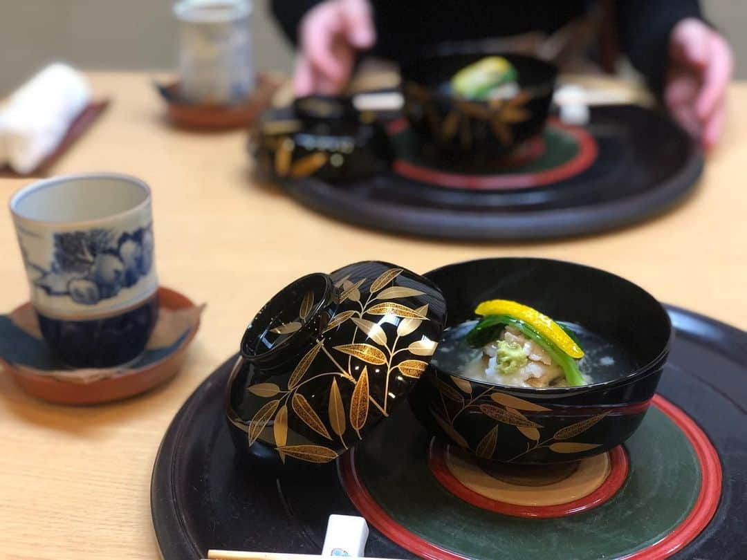 本間紗理奈さんのインスタグラム写真 - (本間紗理奈Instagram)「親族揃っての夜ご飯🍽 弥彦のお隣、岩室の 秀石菴さんへ🍻🍱 ミシュラン一つ星の名店⭐️ 何から何まで全部美味しい😭 日本酒もすすむ🍶w  #秀石菴 #岩室 #懐石料理」11月29日 15時07分 - sarinaaaaa_h