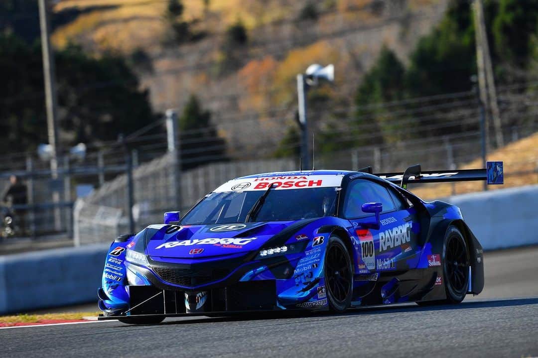 のインスタグラム：「Congratulations to @team_kunimitsu_official my old team mate @naokiyamamoto_official and @tadasuke0628 on Winning the 2020 Super GT championship 👏🏽fantastic result. Feeling a little for @ryohirakawa0307 🙏🏽」