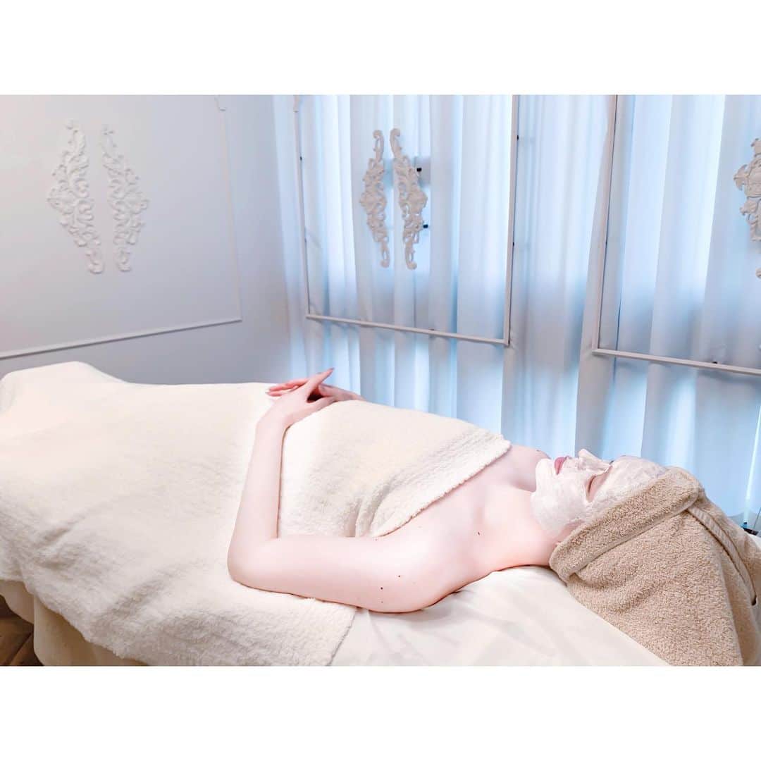 のインスタグラム：「・ HAAB×DREAM BEAUTY CLINICへ💋 今回のエステはMUSEコース💖 解毒作用があり赤みを抑えたり 肌のトーンを自然にアップしてくれます💕 マッサージもしっかりしてもらって 老廃物流してもらった🥰 仕事で疲れてたからすごくスッキリしました✨ またすぐに行く♥️」