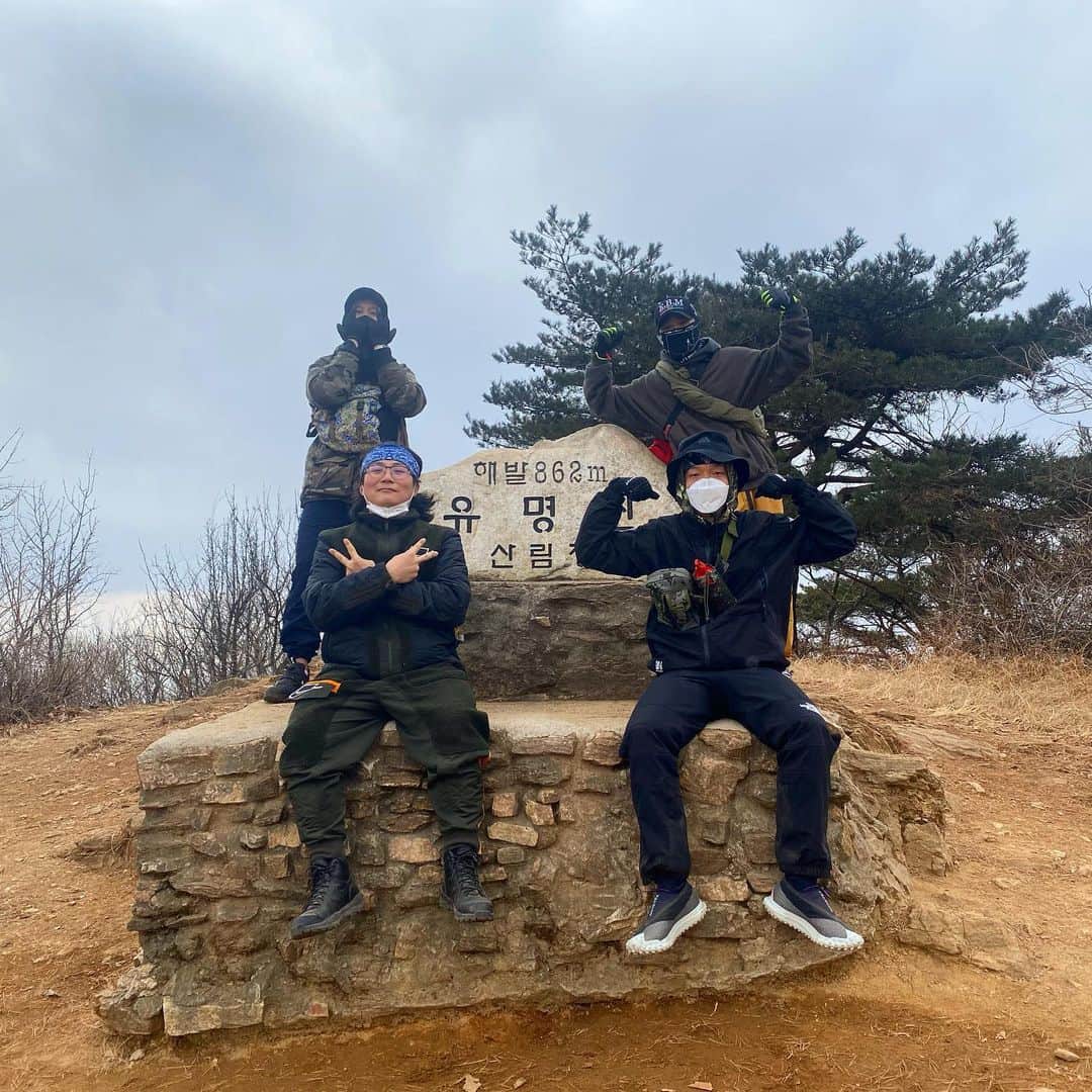 Paloaltoのインスタグラム：「얼떨결에 정상에서 첫눈을 맞이해버렸따리」