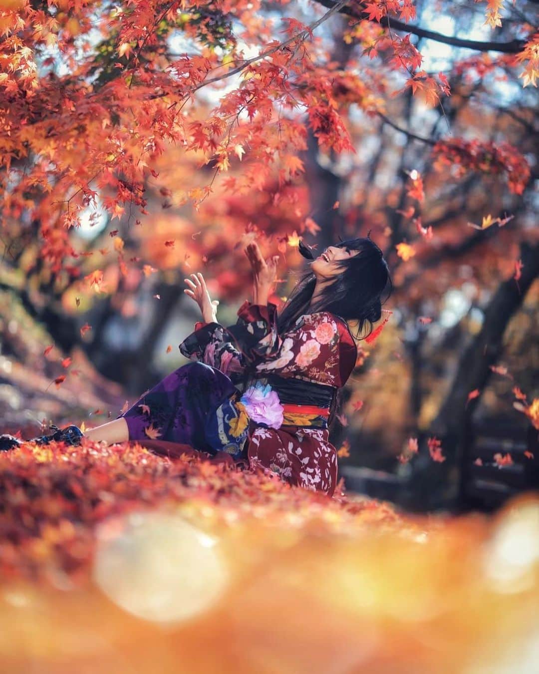 舘林佳史のインスタグラム：「モダン着物で紅葉作品作り🍁 モデルは榎月ちゃん @kagetu_photo   誰でも物語の主人公になれるをキャッチコピーにドラマや映画の物語のワンシーンの様なDramaticStoryPhotと言う名前で活動作品作りをしています。大好評のドラマティックフォトのご依頼はこのクオリティーで30000円〜(ほぼ諸経費)で受け賜わっています)^o^( 素敵な作品を一緒に作りたい！コラボレーションしたい 美容師・メイクアップアーティストさん ・服飾デザイナーさんクリエイターさんも随時募集中です✨  お姫様になりたい👸物語の主人公になってみませんか^ ^⁉︎. たった一枚の写真で人生が変わる‼️ ✨作品作り体験モデルに興味がある方 ドラマティックフォト依頼 撮影依頼 体験モデル募集①お名前②地域③年齢④身長⑤LINE ID⑥応募理由やお問い合わせ内容⑦最近の髪型スタイルの分かる写真をDMまたはメール下さい✨📩contact@dramaticphoto.jp モデル宣材撮影 コンポジ Book作り プロフィール撮影 ブライダルフォト記念撮影 衣装レンタル 成人式 着物 ドレスロケーションフォト スチール サロンモデル撮影 写真集等撮影のご依頼何でもお気軽にお問い合わせDM下さい✨📩 . ༚┈❁┈༚༝༝༚┈❁┈༚༝༝༚┈❁┈༚༝༝༚┈❁┈ ༚༝༝༚┈❁┈ ． 【掲載モデル個撮紹介】 掲載モデルを撮ってみたいと思った事はありませんか^ ^⁉️ . 掲載モデルさんをご紹介出来るようになりました❣️ . ✅ポートレート撮影をやってみたいけどモデルモデルが見つからない。 ✅モデルと一対一でポートレート撮影したい。 ✅撮影会だと撮りたい構図の写真が撮れない。 ✅モデル2人でツイン撮影したい。 ✅友達のカメラマンと一緒にモデルを撮りたい。 ✅モデルとメイクさんを呼んで作品作りをしたい。 ✅スタジオで個撮したい。 ✅海や山で撮影したい。 ✅水着撮影したい。 ✅仕事帰りに撮影したい。 ✅夜景やネオンで撮りたい。 ✅フォトコンにチャレンジしたい。 ✅美容院スタイリストの作品作りコンテストモデル探しや撮影をしたい。カメラマンも探している。 ✅プロのフォトグラファーを 目指している。 ✅プロのカメラマンと同行してもらって勉強したい。 ✅自分の都合の良い日や時間に合わせて撮影がしたい。 . ༚┈❁┈༚༝༝༚┈❁┈༚༝༝༚┈❁┈༚༝༝༚┈❁┈ ༚༝༝༚┈❁┈ ． 【掲載モデルの個人撮影依頼】 . お問い合わせは以下の内容を記入しDM 📩 又はLINE下さい ID510661(舘林佳史) . お取り次ぎ致します❣️ . 件名《個撮モデルお問い合わせ》 ⚫︎氏名: ⚫︎年齢: ⚫︎連絡先: ⚫︎メールアドレス: ⚫︎カメラ歴: 年 ⚫︎希望モデル名: ⚫︎希望日: ⚫︎希望時間: ⚫︎希望集合場所:  駅や施設名 ⚫︎希望撮影地: 湘南  鎌倉 横浜 ○○公園 等 ⚫︎移動手段: 徒歩  車 ⚫︎希望衣装: ドレス・ロングスカート・ミニスカート・ワンピース・普段着・カジュアル・ショーパン・お任せ・着物・その他 ⚫︎衣装(モデルさんに持って来て欲しい・自分で用意したい) . . ༚┈❁┈༚༝༝༚┈❁┈༚༝༝༚┈❁┈༚༝༝༚┈❁┈ ༚༝༝༚┈❁┈ ． ◆撮影料金 . 基本撮影時間:3時間(休憩時間移動込み) 15000円 ⚫︎延長:1時間ごとに5000円 . ༚┈❁┈༚༝༝༚┈❁┈༚༝༝༚┈❁┈༚༝༝༚┈❁┈ ༚༝༝༚┈❁┈ . ．  #シルエット#着物#紅葉#舞い#富士山#日本一#奇跡#ミラクル#夢が叶う#運気アップ#着物撮影#モデル#ポートレートモデル#富士の国#観光」