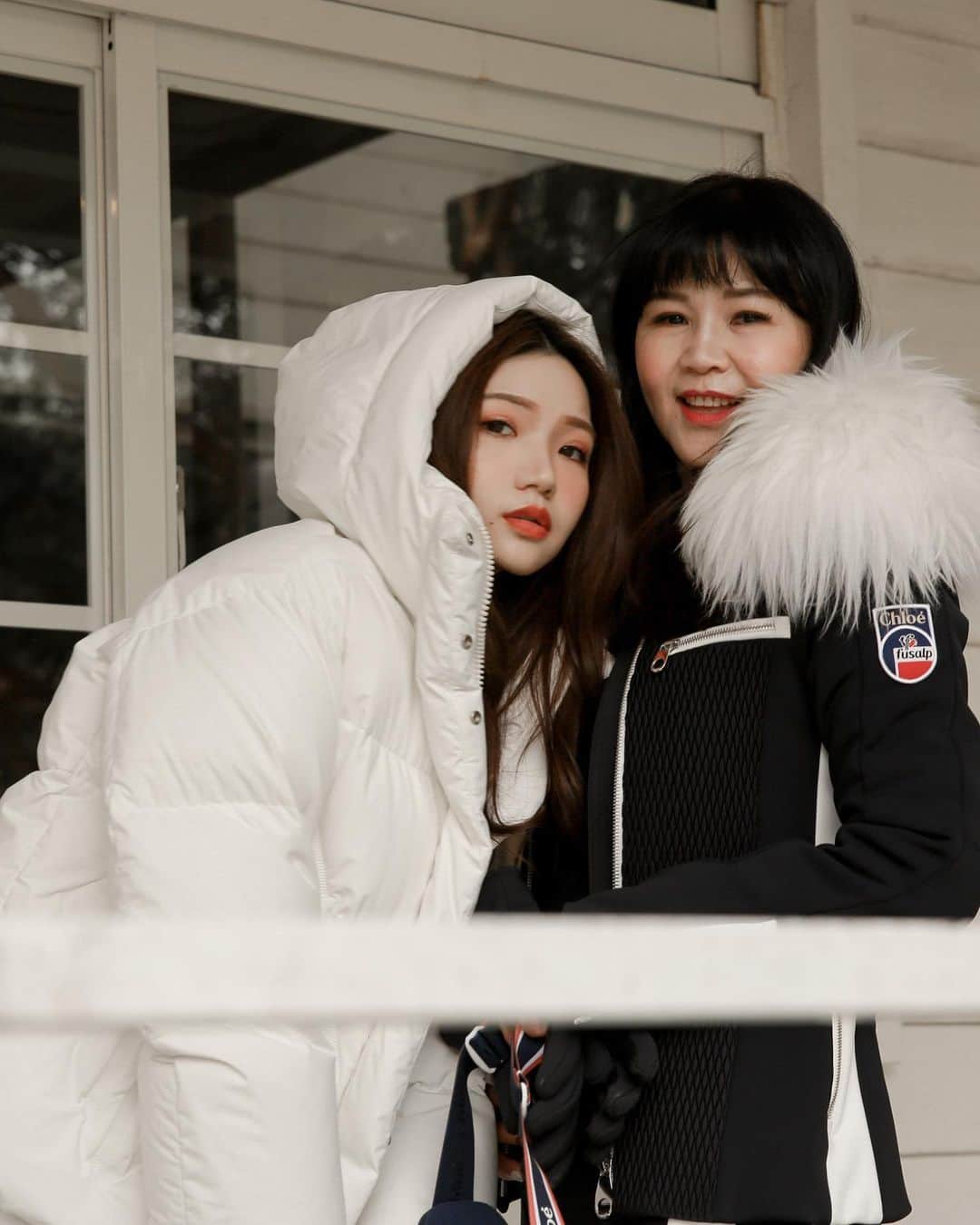 徐琁さんのインスタグラム写真 - (徐琁Instagram)「母女倆穿著滑雪衣想像自己在北海道 其實氣溫30度🤣  @chloe #CHLOEGIRLS」11月29日 15時43分 - cos55555