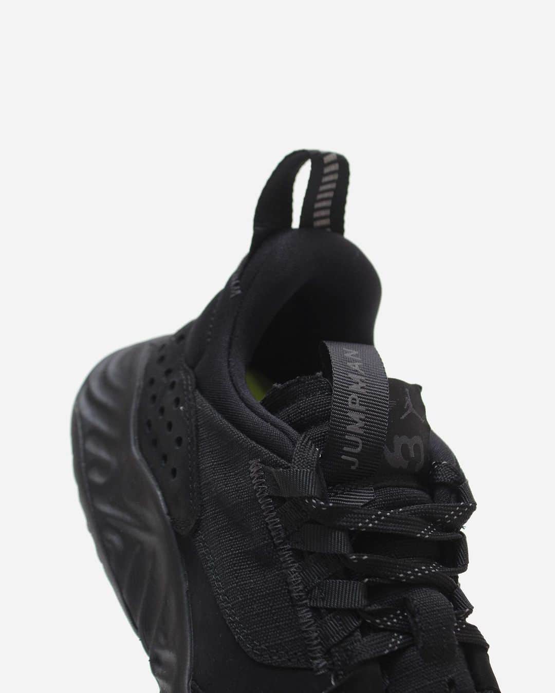 A+Sのインスタグラム：「2020. 12. 1. (tue) in store  ■NIKE JORDAN DELTA PRM COLOR : BLACK SIZE : 26.0cm - 29.0cm PRICE : ¥15,500 (+TAX)  ジョーダンデルタは、抜群に快適なデザインを採用し、新しい形で履きやすさを追求した一足。ハイテク素材と自然素材とを組み合わせ、快適な軽量フォームを搭載した贅沢なライフスタイルシューズ で、ジョーダンブランドならではのスタイルと履き心地が楽しめます。  The Jordan Delta has a design that's expressive and comfortable from the inside out. Made with a mix of materials, this shoe has plush, lightweight foam underfoot. Its meticulously crafted for a look and feel only Jordan brand can deliver.  #a_and_s #NIKE #NIKEAIRJORDAN #NIKEJORDANDELTA」