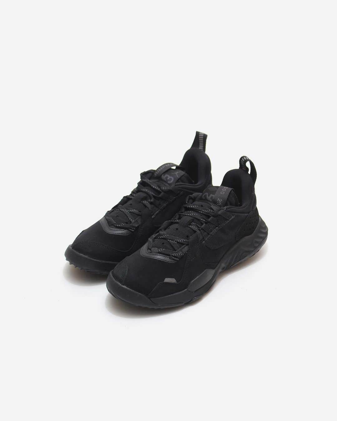 A+Sのインスタグラム：「2020. 12. 1. (tue) in store  ■NIKE JORDAN DELTA PRM COLOR : BLACK SIZE : 26.0cm - 29.0cm PRICE : ¥15,500 (+TAX)  ジョーダンデルタは、抜群に快適なデザインを採用し、新しい形で履きやすさを追求した一足。ハイテク素材と自然素材とを組み合わせ、快適な軽量フォームを搭載した贅沢なライフスタイルシューズ で、ジョーダンブランドならではのスタイルと履き心地が楽しめます。  The Jordan Delta has a design that's expressive and comfortable from the inside out. Made with a mix of materials, this shoe has plush, lightweight foam underfoot. Its meticulously crafted for a look and feel only Jordan brand can deliver.  #a_and_s #NIKE #NIKEAIRJORDAN #NIKEJORDANDELTA」