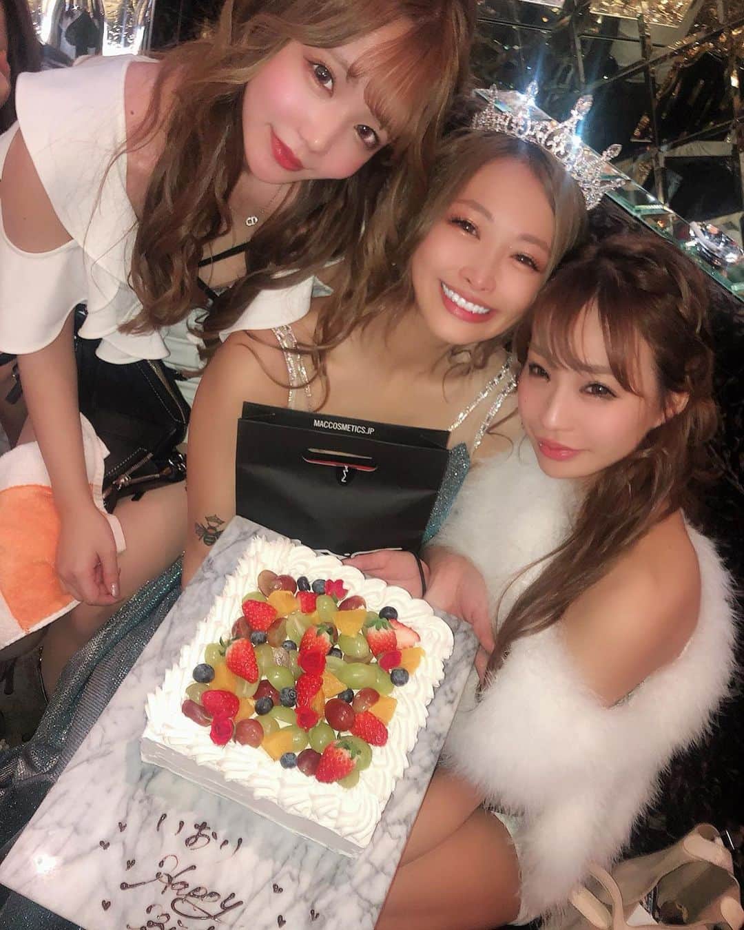 IORIのインスタグラム：「・ 大好きなお姉ちゃん❤︎ ・ 毎日甘々だけど、時には厳しく、愛強めな ほんとに尊敬できる姉様たち👧🏻👧🏻 ・ ・ そう。みんなご存知 『ぶりっ子三姉妹』です😂笑 ・ ・ ・ 親しい中にも礼儀あり！ ダメなところはダメって言えて ありがとうってしっかり伝えれる 2人がとってもちゅきなんです💖💖💖💖 ・ ・ #バースデー#バースデーイベント#大好き#ぶりっ子三姉妹#愛強め#名古屋#錦#錦3#シェリエ#GOLD#サロンドゴールド #salondegold#newドレス#キャバクラ#キャバ嬢#シャンパン#撮影#followforfollowback #likeforlike#キャバ嬢の日常」