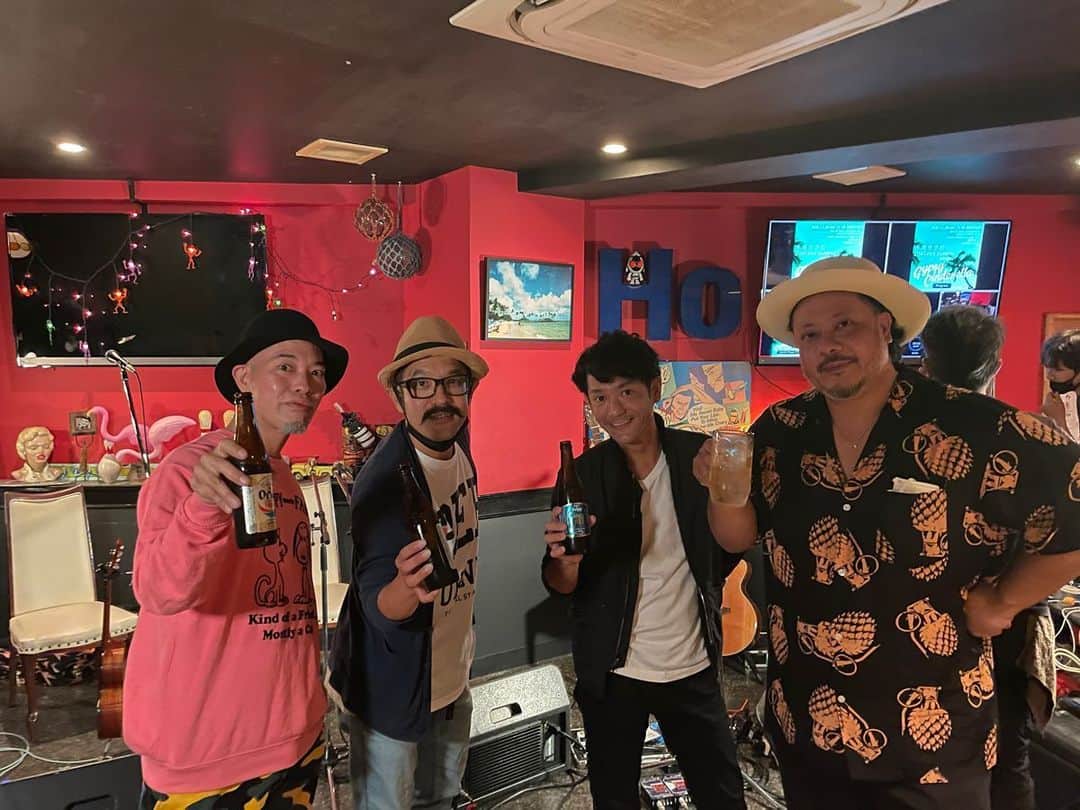 上江洌清作のインスタグラム：「不定期開催  シフト制巡業  GYPSY CINDERELLA  ご視聴ありがとうございました〜😘🤙🌴🔥  酔っ払う前に撮ってて良かった  唯一の集合写真ですw  また遊びましょ〜  #HY #かりゆし58  #きいやま商店  #captainmonkeys」