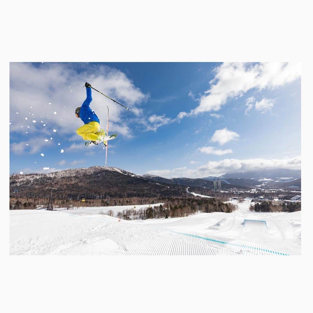 星野リゾート　トマムさんのインスタグラム写真 - (星野リゾート　トマムInstagram)「【星野リゾート　トマム スキー場のスロープスタイルってどんなところ？】 スキーヤー、スノーボーダーの飛んでみたい、楽しみたいという気持ちに応えたスノーパーク🏂⛷✨初級・中級・上級のレーンを設け、アイテムの作り方や設置の仕方を工夫しています。 動画は上級者レーンです。  #HoshinoResorts #星野リゾート #tomamu #hoshinoresortstomamu #星野リゾートトマム #トマム #risonaretomamu #リゾナーレトマム #risonare #リゾナーレ #北海道旅行 #星野集團 #Hokkaidotrip」11月29日 15時55分 - hoshinoresorts_tomamu