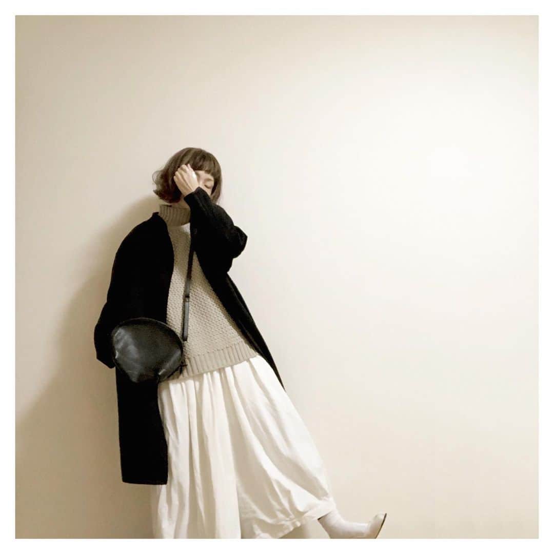 こはるさんのインスタグラム写真 - (こはるInstagram)「・ ・ 編み目がぽこぽこと可愛いハイネッククロシェニットは @hotel_viva_la_holiday のnewブランドmananaのん。 ・ 編み目と太リブが可愛いのでそれが際立つモカを。 グレージュなのでブラウンにもブラックにも合わせやすいお色💗 ・ 本日限定zozotownで1000円クーポン出てまっす🎁 ・ ・ ・ ・ #instafashion #fashion #me #着画 #knit : #manana #coat : #uniqlo #plusj #pants : #ubasoku #shoes : #donoban ⏫ もろもろ #楽天roomに載せてます #今日のん #今日の服 #そいや百貨店のユニクロにプラスJのダウンからチェスターコートやシャツがわんさかあったなに  ・」11月29日 16時16分 - cohalu333