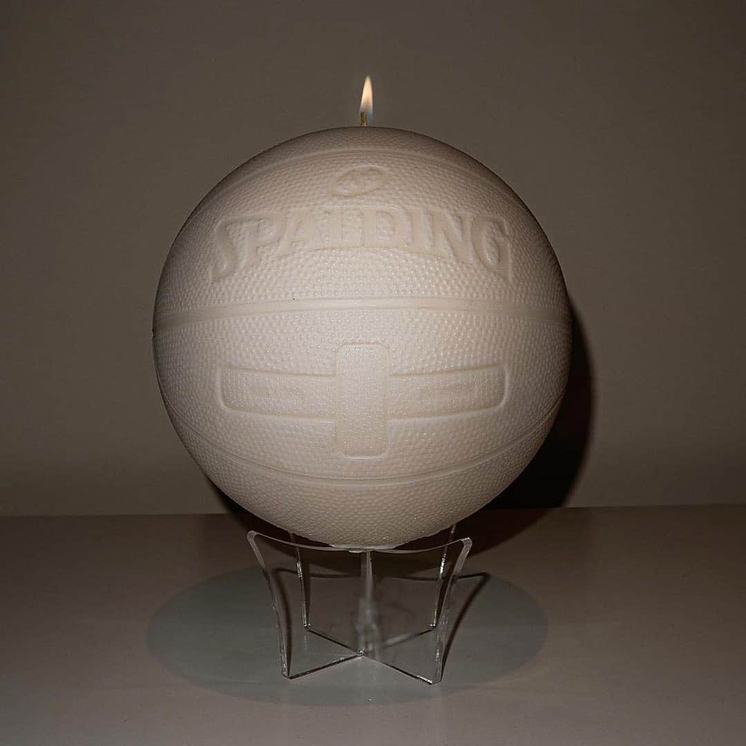 HYPEBEASTさんのインスタグラム写真 - (HYPEBEASTInstagram)「#hypeAF: @cent.ldn has revealed its new “OG SPALDING BASKETBALL CANDLE.” Weighing in at roughly 2700 grams, the unique piece of functional homeware comes with a clear stand and mimics a Size 3 professional basketball. The candle is hand-poured and crafted with 100 percent coconut wax and cotton wick and is also eco-friendly, biodegradable, and vegan with a 100hr+ burn time. Look for it to release on cent.ldn’s website on November 29 for approximately $171 USD.⁠⠀ Photo: cent.ldn」11月29日 16時16分 - hypebeast