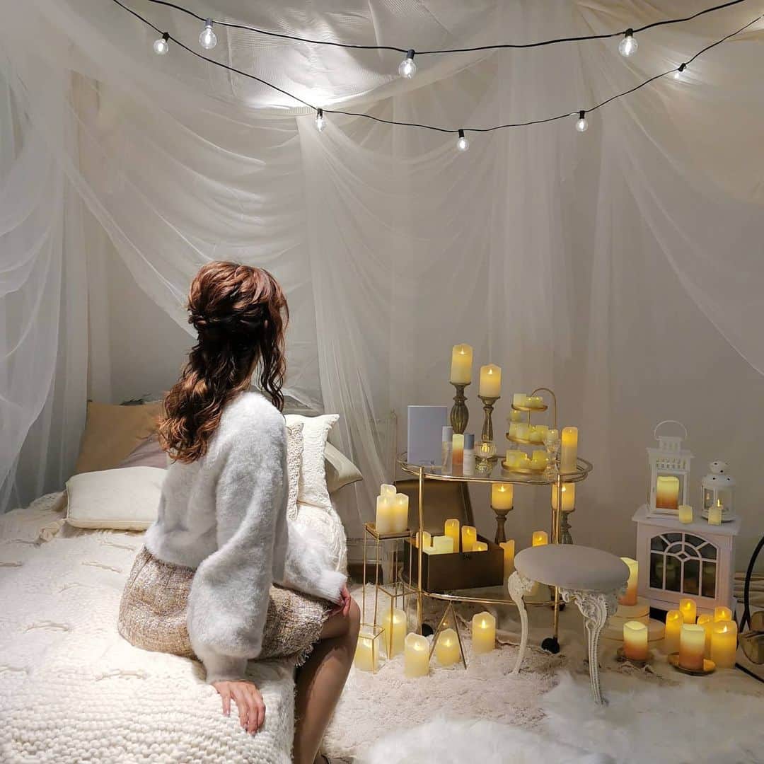 杉山由紀子のインスタグラム：「先日は可愛いゆうかと クリスマスパーティーEVENTへ❤ (撮影のときだけマスク外してます😌) * パーソナライズ「ヘアケア」「スキンケア」ブランドのＭＥＤＵＬＬＡとＨＯＴＡＲＵさまからご招待いただきました✨ ありがとうございます(^^) * −MEDULLA https://medulla.co.jp/ −HOTARU https://hotaru-personalized.com/ * * 髪質診断やスペシャルマッサージ、クリスマスの特別ワンポイントヘアメイクなどいろんなブースが用意されていて、本当にゆうかとワクワクモード全開でした❤ * * 診断は時間がなくて当日できなかったんだけど、↑上記のHPからやってみたよ♫♫ * フォトブースも可愛くて本当にテンションあがったー♫ やっぱり綺麗な格好や、髪、メイク、肌って大事❤❤❤ * * #medulla #hotaru #パーソナライズ #ヘア #スキンケア #PR #Event #xmas #クリスマス #イベント」