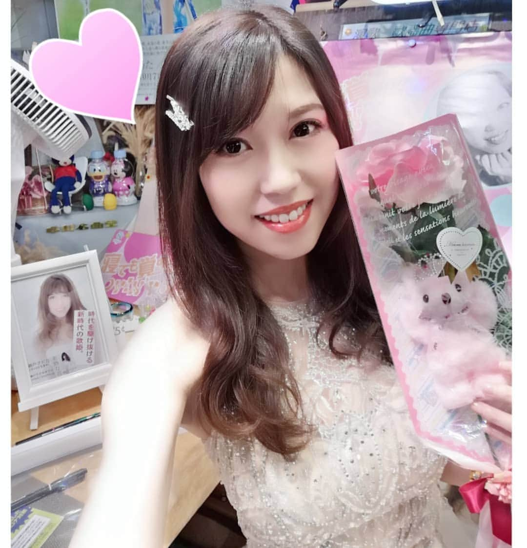 瀬戸マドカのインスタグラム：「🧸🌹中野名曲堂さん次回瀬戸マドカ来店ミニライブ2021年1/17(日)になりました🎙️ · 昨日は中野名曲堂さん初キャンペーンミニライブ、ありがとうございました✨ · 皆様のお陰でとっても心があたたかな１日となりました✨ · · #瀬戸マドカ #瀬戸マドカ歌謡ショー #中野名曲堂 さん#キャンペーン #新曲プロモーション #新曲キャンペーン #歌手活動 #歌手 #日本人歌手 #昭和歌謡 #昭和レトロ #レコード店 #ステージ衣装 #ドレス #衣装 #ロングドレス #店内 #cdshop #dress #japanesesinger #japansinger #singer #japanmusic #japanesemusic #madokaseto」