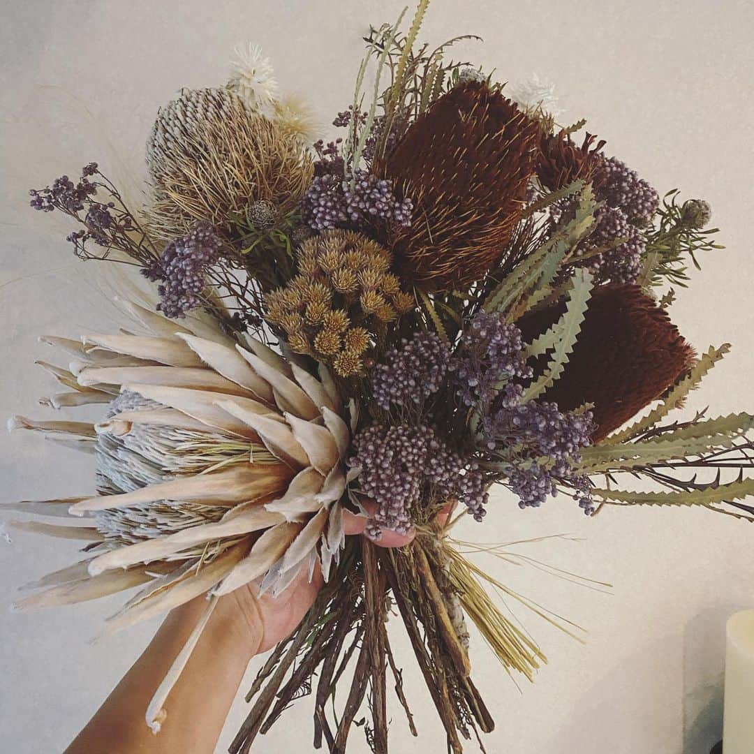 畑野ひろ子のインスタグラム：「@willgarden_official  ネイティブフラワーブーケ。  #flowers #bouquet #lifestyle #gift #ネイティブフラワー #willgarden #サスティナブル」