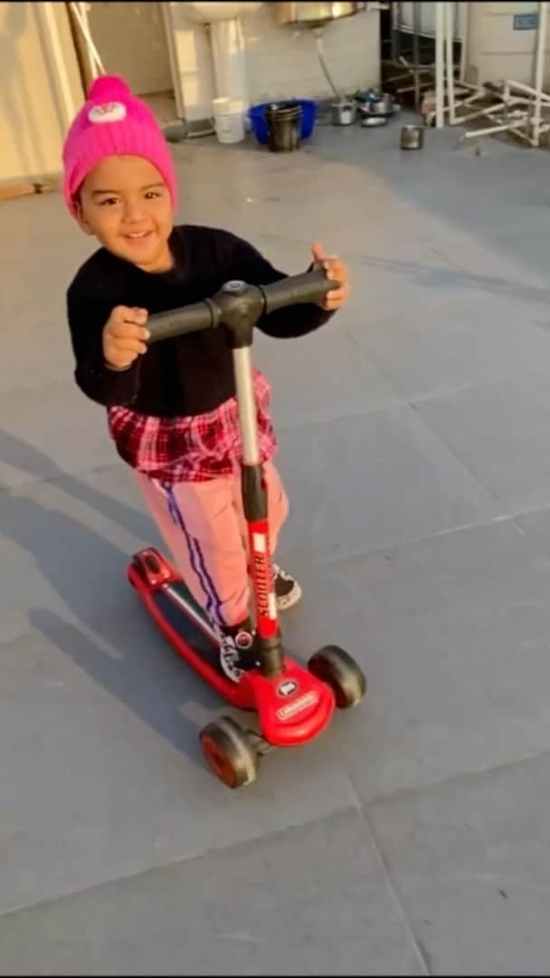 Gaurav Tanejaのインスタグラム：「Growing up too fast.. Music @vizdumb  @rasbhari.taneja #flyingbeast」