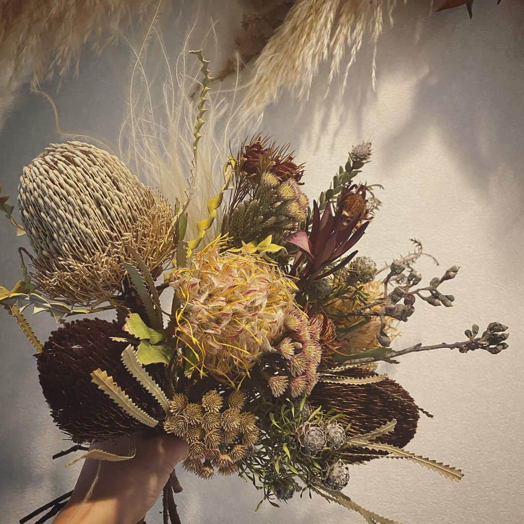 畑野ひろ子のインスタグラム：「@willgarden_official  ネイティブフラワーブーケ  #flowers #bouquet #ネイティブフラワー #lifestyle #gift #willgarden #サスティナブル」