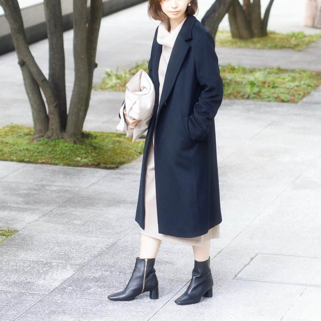 INDIVIのインスタグラム：「- recommend coat items -﻿ ﻿ ﻿ スレンダーなシルエットと、﻿ こだわっておつくりしたお素材で上質感を演出するコート。﻿ Iラインの細身シルエットなのですっきりとしたスタイリングに仕上げてくれます！﻿ ﻿ ネック部分がポイントのワンピース。﻿ 柔らかくて暖かく、軽い着心地が特徴の1枚。﻿ デイリーにお使いいただけます！﻿ ﻿ ﻿ ✴︎coat.¥48,400(税込)﻿ ✴︎no.127-99074﻿ ﻿ ✴︎one-piece.¥26,400(税込)﻿ ✴︎no.127-59030﻿ ﻿ ﻿ #INDIVI﻿ #インディヴィ」
