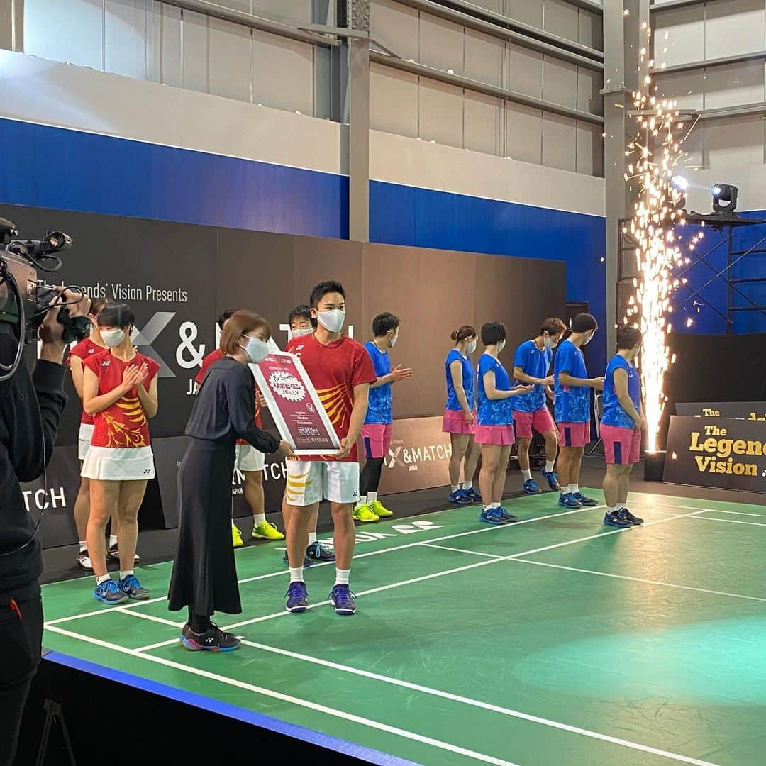 藤井瑞希さんのインスタグラム写真 - (藤井瑞希Instagram)「・ ・ MIX&MATCH BADMINTON  CHALLENGE の解説をさせて頂きました☺️💓 ・ ・ 今までにないルールの中で 選手の楽しそうな表情に 緊張感のあるラリーを 久しぶりに見ることが出来て とても楽しい時間となりました🤩🌟 ・ ・ YouTubeで見た皆さんも 楽しんでくれましたか？ ・ ・ 来月末の全日本総合が楽しみになりましたよね‼️ ・ ・ 今回このドリームマッチを企画し運営してくださった関係者の皆様 ありがとうございました💖 ・ ・ #mxmbadminton #legendsvision #yonex #badminton」11月29日 17時01分 - bdmntnfujiimizuki