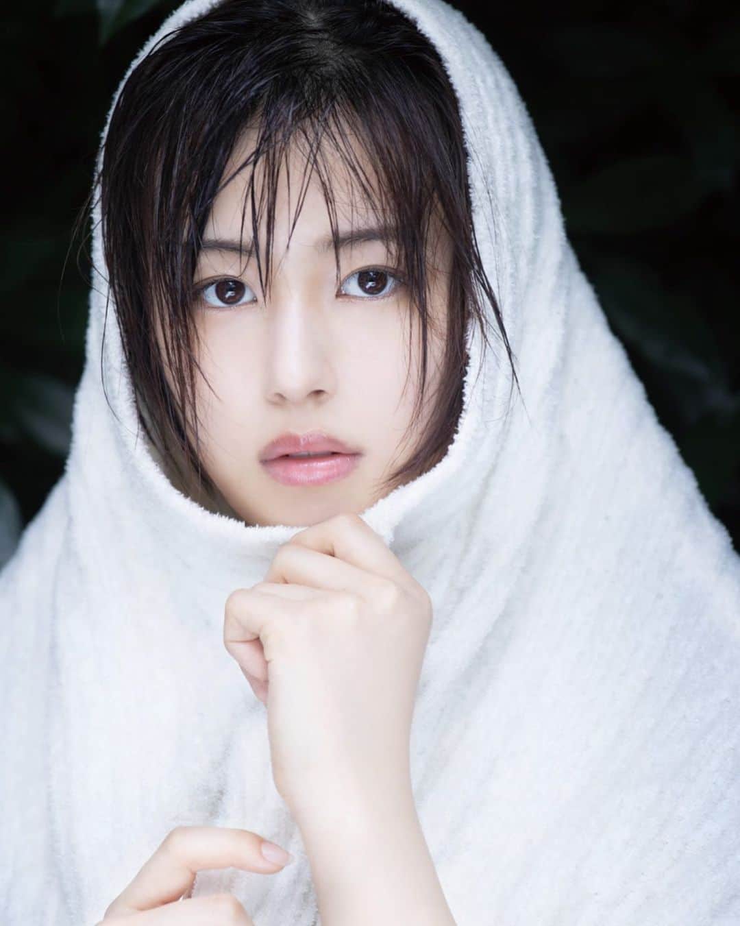 のインスタグラム：「. 皆さん、私の2021年のカレンダーはいかがですか??👀🤍 野村さんがYouTubeを投稿してくださいました✨ ありがとうございます…💛  https://youtu.be/wtu7f6atYgo」