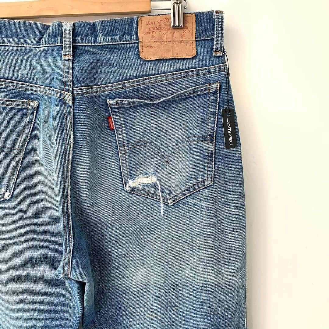 ジャムルさんのインスタグラム写真 - (ジャムルInstagram)「LEVI'S 517 'BIG E' ¥25000+tax . 70'sのLEVI'S 517 BIG E バックポケット裏 シングルステッチ トップボタン裏刻印 2 ジッパー 42TALON  BIG Eならではの良い色落ち ダメージもハンドステッチのリペアも雰囲気抜群。 .  WEB SHOPに入荷しております。 是非ご覧ください。 jammru.com  #お問い合わせはお電話で承ります #jammru#levis#517#bige #osaka  #fashion  #streetstyle  #streetfashion  #vtg  #vintage  #used  #usedclothing  #古着 #古着屋 #ファッション #70s #80s #90s #ご来店の際はマスクの着用をお願い致します」11月29日 17時10分 - jammru