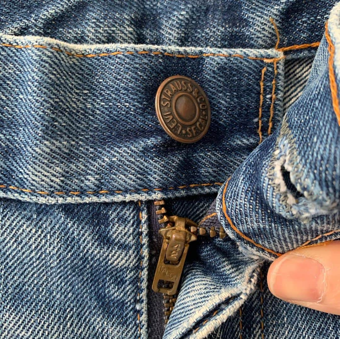 ジャムルさんのインスタグラム写真 - (ジャムルInstagram)「LEVI'S 517 'BIG E' ¥25000+tax . 70'sのLEVI'S 517 BIG E バックポケット裏 シングルステッチ トップボタン裏刻印 2 ジッパー 42TALON  BIG Eならではの良い色落ち ダメージもハンドステッチのリペアも雰囲気抜群。 .  WEB SHOPに入荷しております。 是非ご覧ください。 jammru.com  #お問い合わせはお電話で承ります #jammru#levis#517#bige #osaka  #fashion  #streetstyle  #streetfashion  #vtg  #vintage  #used  #usedclothing  #古着 #古着屋 #ファッション #70s #80s #90s #ご来店の際はマスクの着用をお願い致します」11月29日 17時10分 - jammru