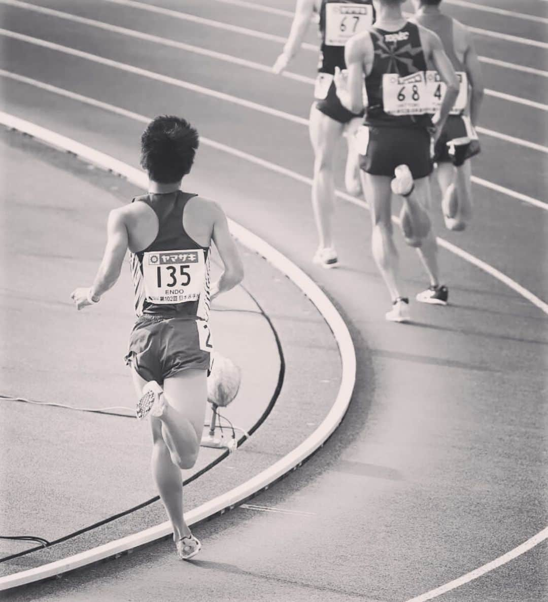 遠藤日向のインスタグラム：「I will not participate in this year's national Championship. But don't worry, I'm already running. For next year!  先日 記事にも出ましたが、今年の日本選手権は棄権します。 怪我はほぼ完治していて、来年の室内に向けてトレーニングしています。」