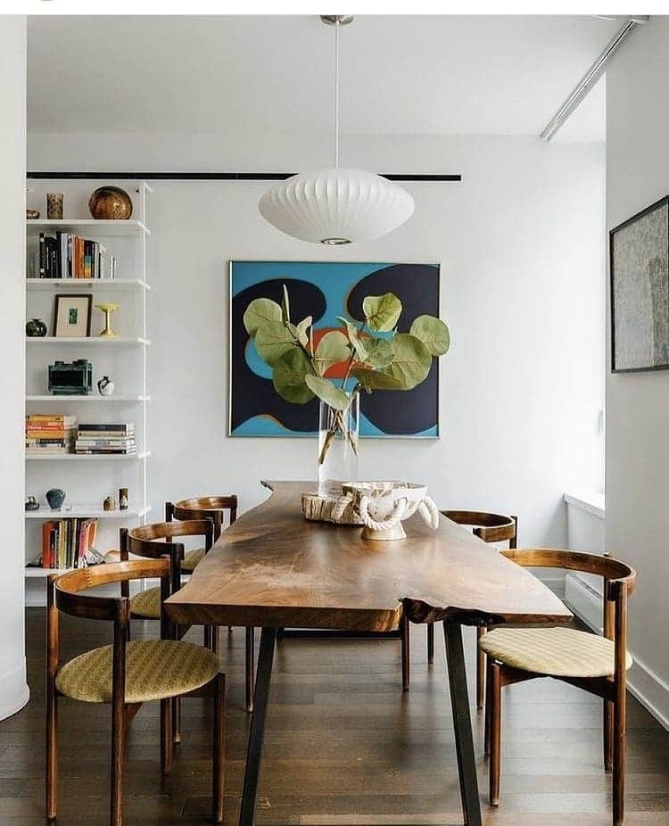 ベンシモンのインスタグラム：「Sunday's inspiration 💭  Tout ce dont nous rêvons en ce moment : enfin pouvoir se retrouver autour d'un déjeuner coloré 💙 ​📸 @archdigest ​#design #inspiration #decoration #home #homedecor #interiordesign」