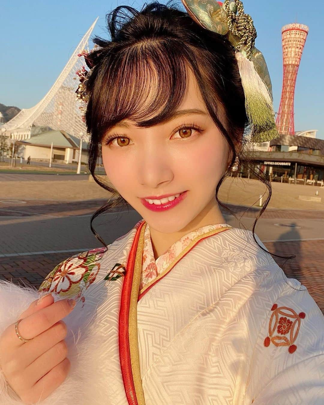 加藤千絢のインスタグラム：「﻿ ﻿ ﻿ 成人式に参加した際の写真です📸﻿ ﻿ 会場は新成人で溢れていて、友人を見つけるのも一苦労！もちろんマスクをしている人は居なかったと思います。まさか数ヶ月後、世界がこんな状況になるなんて。。。﻿ ﻿ 沢山のイベントが中止を決断せざるを得なかった中、例年と全く同じとはいかなかったものの、ミスキャンの開催が決定しました。﻿ ﻿ 活動がSNSベースだったからこそ、一つ一つの出会いや動画配信という形で皆さんとコミュニケーションを取ることが大切でかけがえのない時間になりました😊﻿ ﻿ 最後の最後まで、気を引き締めて活動して参ります！﻿ ﻿ 特別な時代に、特別な経験をプレゼントしてくれてありがとう🥰﻿ 幸せです₍₍(∩´ ᵕ `∩)⁾⁾♡﻿ ﻿ ﻿ ﻿ ﻿ ﻿ ﻿ #サロンモデル #サロモ #関西サロモ #大阪サロモ #神戸サロモ #京都サロモ #撮影 #撮影データ #サロン撮影 #サロンスタイル #撮影モデル #撮影モデル募集中 #サロンモデル募集中 #ミス関大 #関大ミスキャン #加藤千絢 #iddm #撮影依頼募集中 #被写体 #mv出演 #被写体モデル #関西ポートレート #関西被写体 #ポートレートモデル #美容師さんと繋がりたい #お洒落さんと繋がりたい #いいね返し #フリーモデル﻿ ﻿ ﻿ ﻿ ﻿ ﻿ ﻿ ﻿ ﻿ ﻿」