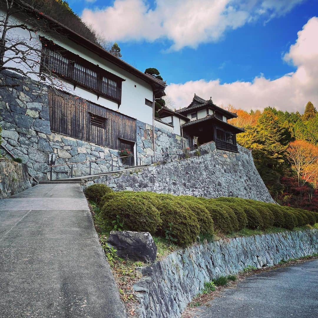 japantripさんのインスタグラム写真 - (japantripInstagram)「#高梁市 #japanred  #ジャパンレッド発祥の地  #ベンガラ  #吹屋  #日本遺産  #広兼邸  #広兼家  #広兼邸は八つ墓村の舞台だよ  #myunseenjapan  #unseenjapan  #unseenjapantrip  #unseenjapan🇯🇵 #日本遺産構成文化財  #カメラ女子  #カメラ好きな人と繋がりたい  #Japanheritage #カメラ旅 #tokyocameraclub  #japantrip #japantravel #instapic  #unseenjapanphoto  #unseenjapantrip #myfavoriteplace  #myfirststory」11月29日 17時34分 - japanculturalheritage