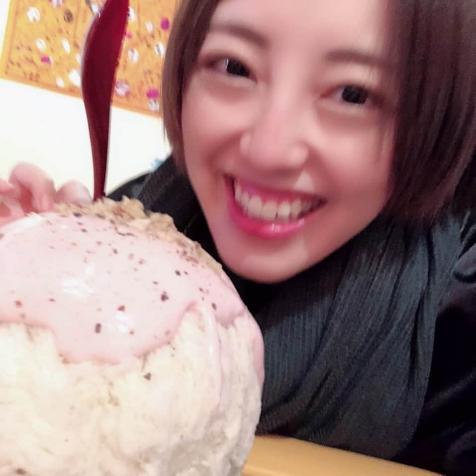 沢井美優さんのインスタグラム写真 - (沢井美優Instagram)「秋に桜味を食べれて﻿ 喜びのあまりぶれぶれショット🌸﻿ ﻿ ﻿ #沢井はかき氷でできています ﻿ #沢井はかき氷です #🍧#氷女 ﻿  ﻿ #awabar さん #AOさんのかき氷﻿ awabarさん行けてない😭いきたいー﻿ ﻿ #かき氷 #かき氷大好き #かきごーらー ﻿ #かき氷部 #かき氷巡り #かき氷マニア﻿ #shavedice #sweets #love #yummy﻿ #かき氷は人を幸せにする #🧡﻿ #甘いものは人を幸せにする﻿ ﻿ #笑顔溢れる毎日を ﻿ #あなたも #わたしも ﻿ #明日もきっと素敵な一日 ﻿ ﻿ #やりたいことたくさん﻿ #焦らず #マイペース ﻿ #やりたいことはやりたいときに #のんびり #🐌」11月29日 17時37分 - sawai_miyuu