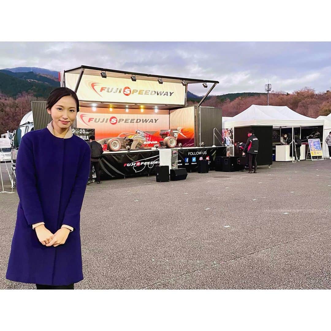 のインスタグラム：「2日間富士スピードウェイでした🗻 1日目は某高級外車メーカー様のプレス発表会の司会🚗🎤 2日目はVIPラウンジでドライバートークショーや中継など盛りだくさんな内容での司会となりました😊🎤 . . #司会 #mc #モデル #model #リポーター #ナレーター #reporter #ナレーション #スポーツmc  #イベント #イベントmc #神戸麻衣 #キャスター #富士スピードウェイ」