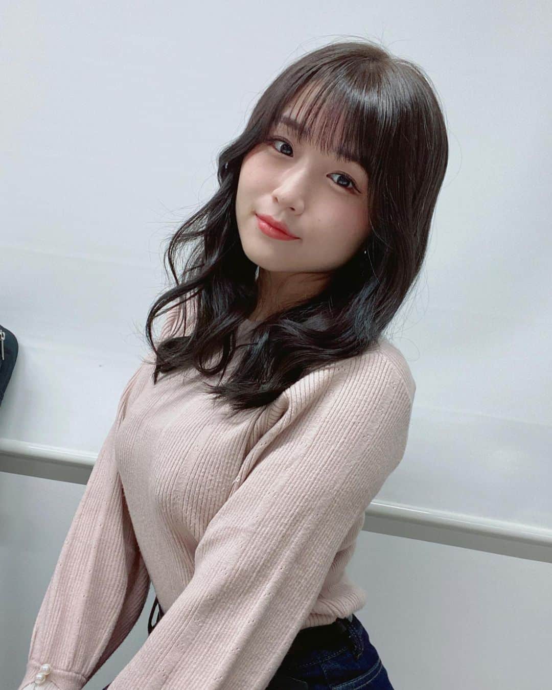 のインスタグラム：「かわのは びよういんに いった! かみのけキレイど が あがった! #ほめて cut&color ✂︎ @spica_akemi」